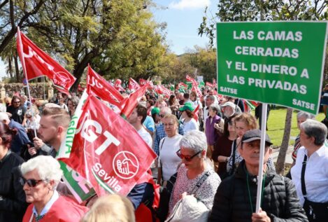 La manifestación por la sanidad pública reúne en Sevilla a miles de personas y líderes políticos