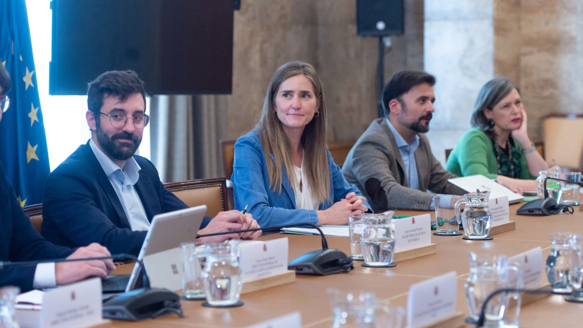 El Gobierno dice que los cortafuegos actuaron, pero la desconexión masiva los superó