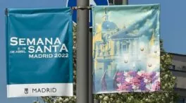 El Ayuntamiento de Madrid cuelga banderolas de la Semana Santa de 2022 por error