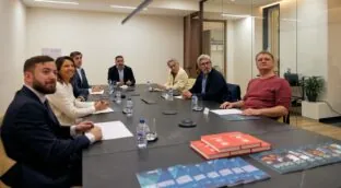 Abascal reúne por primera vez a su 'consejo de sabios': «Trump pone a Europa ante su espejo»