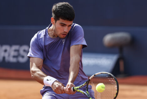 Alcaraz se clasifica para la final del Conde de Godó tras anular en dos 'sets' al francés Fils