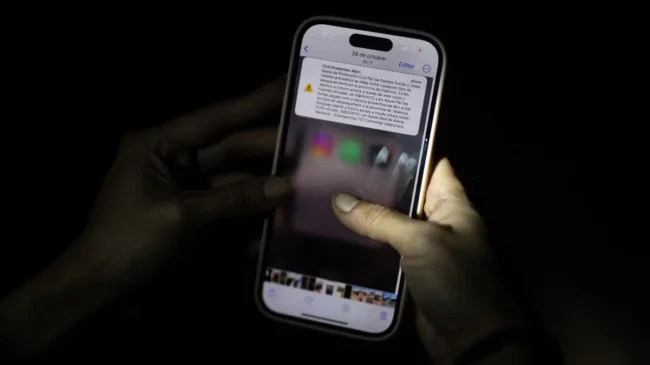 El Gobierno, a ciegas en el apagón: se quedó sin sistema de alertas móviles al caerse las antenas