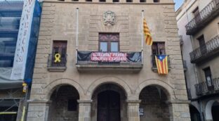 Moncloa renuncia a actuar para que en Cataluña ondee la bandera española