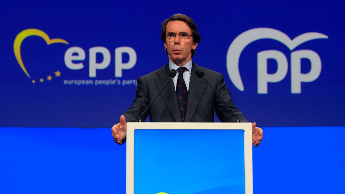 Aznar carga contra el Gobierno: «Agoniza» y España «espera y reclama» la alternativa del PP