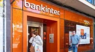 Bankinter da otro gran salto en Valencia y Cataluña en plena opa de BBVA al Sabadell