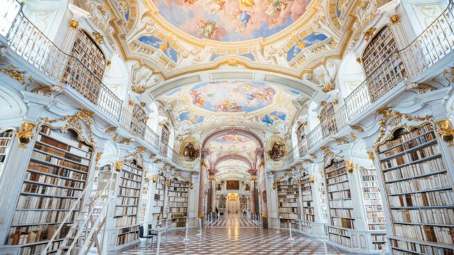 La biblioteca más grande del mundo: dentro de un monasterio y con más de 70.000 libros