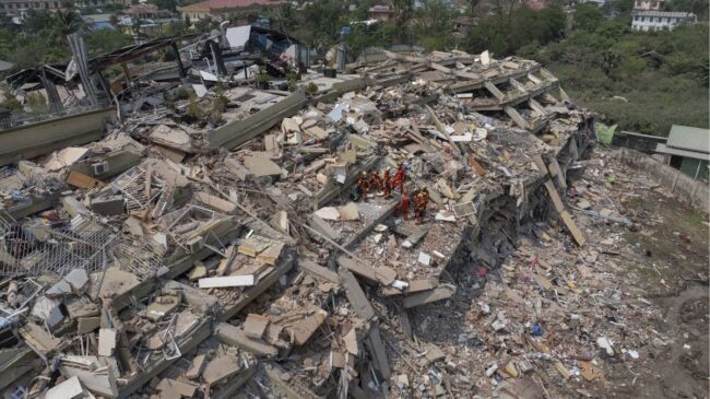 Ascienden a cerca de 2.900 los muertos por el terremoto en Birmania