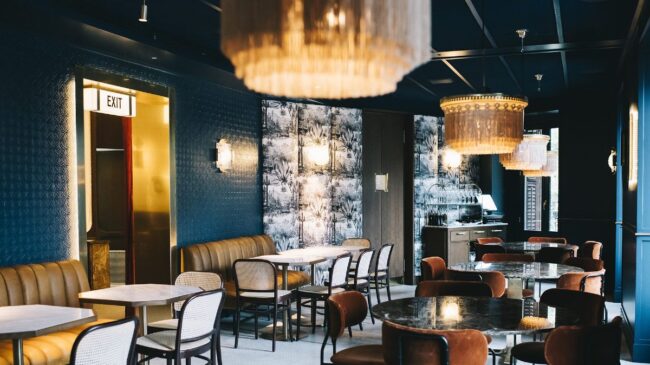 La vida en el siglo XXI de tres cafés centenarios de Madrid