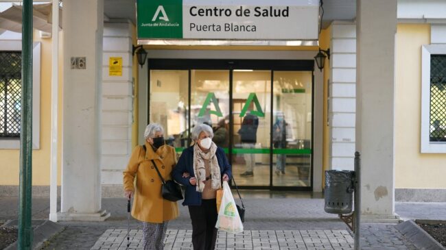 Los centros de salud perderán a la mitad de sus médicos y pediatras en la próxima década