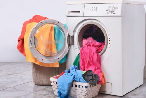 El truco infalible del vinagre para mantener los colores brillantes en tu ropa