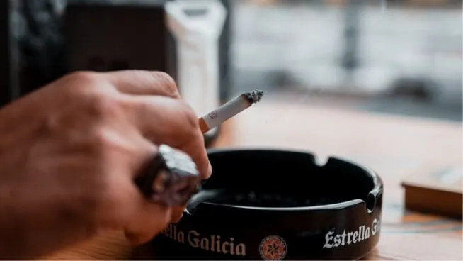 La plataforma Nofumadores pide que España siga a Londres y prohíba el tabaco a los jóvenes