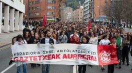 Cientos de manifestantes protestan por el desalojo de un centro juvenil okupado en Bilbao