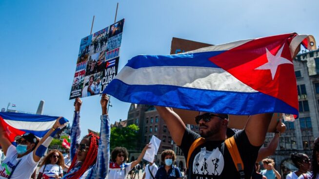 El Colegio de Médicos cita a los facultativos cubanos para que puedan ejercer en España