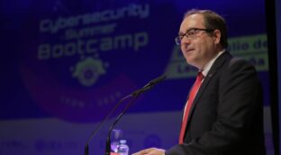 El Gobierno se gasta nueve millones en una gira sobre ciberseguridad por toda España