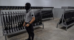 El Supremo ordena a Trump suspender las expulsiones basadas en una ley de 1798