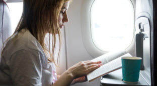 Cómo evitar el 'jet lag' en tus viajes: estos son los cinco consejos que usan los profesionales