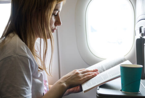 Cómo evitar el 'jet lag' en tus viajes: estos son los cinco consejos que usan los profesionales