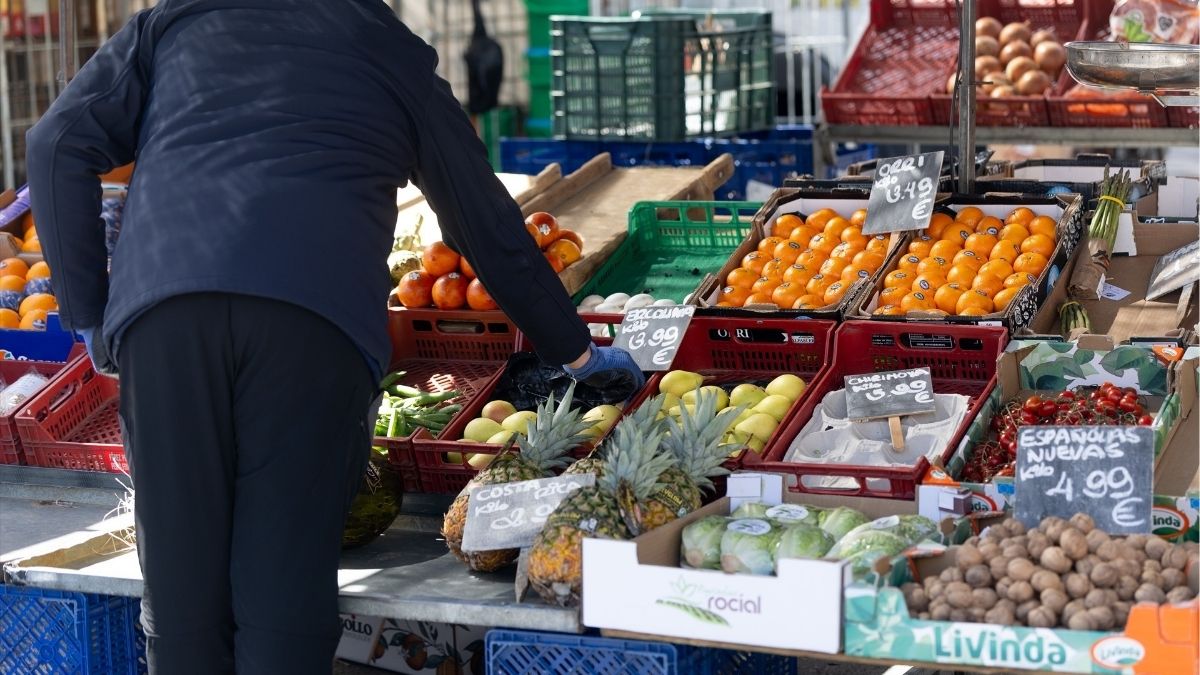 La inflación se modera una décima en abril, hasta el 2,2%, por el gas, la luz y las gasolinas