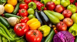 Las frutas y las verduras alargan la vida, pero ¿cuántas se deben tomar?