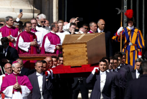 Multitudinaria despedida a Francisco en la plaza de San Pedro entre líderes mundiales