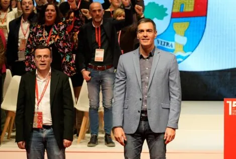 La juez apunta al líder del PSOE extremeño por la creación de la plaza de David Sánchez