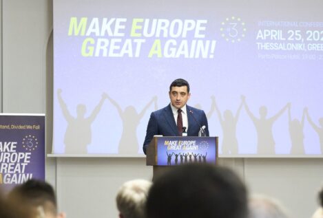 El favorito de las elecciones rumanas: «Bruselas debe servir a sus ciudadanos, no al revés»
