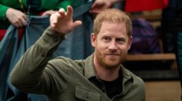 El príncipe Harry, en crisis: rechazado por su familia 'royal' y señalado por «acoso» en su ONG