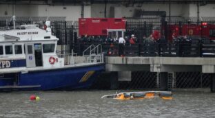 Las autoridades de EEUU trabajan para recuperar las piezas del helicóptero estrellado