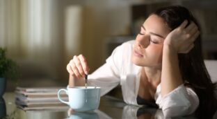 Las horas que una mujer debe dormir durante la menstruación para descansar como un hombre