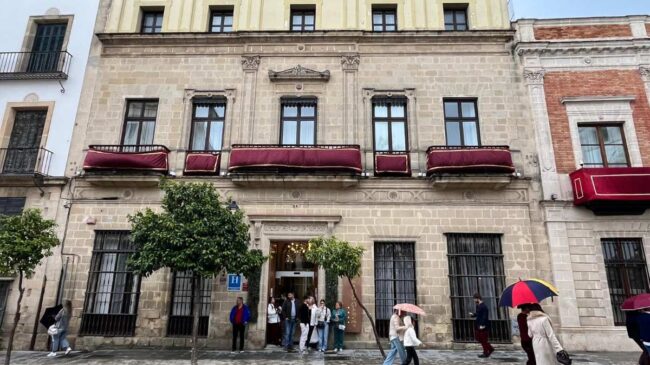 El drama de Marisa: compra un hotel a Hacienda, pero el exdueño lo sigue explotando