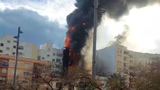 Un incendio en un edificio de Castellón obliga a realojar a varios vecinos