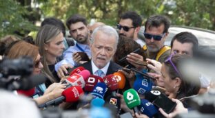 El juez multa al abogado de Begoña Gómez y a los de Vox y Hazte Oír por informar a la prensa