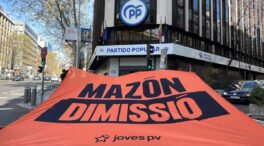 Las juventudes de Compromís despliegan una pancarta en Génova: «Mazón dimisión»