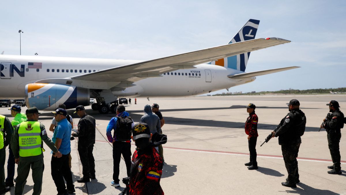 Un juez bloquea la orden de Trump que quita la protección a 350.000 inmigrantes venezolanos