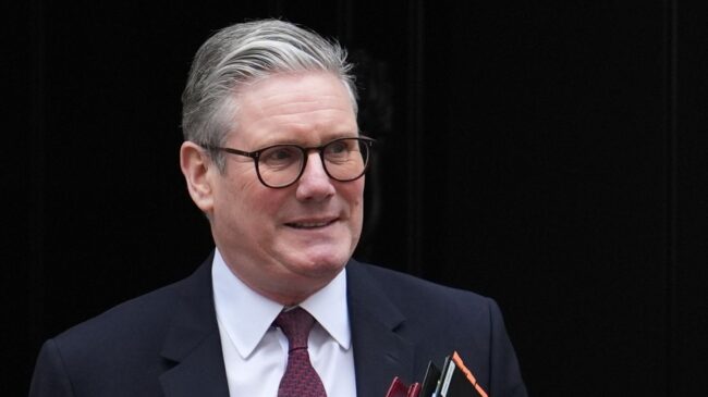 Starmer dice que los aranceles tendrán «claramente» un impacto, pero quiere «calma»