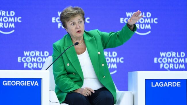 El FMI baja el déficit previsto para España en 2025 al 2,7% y la deuda al 100,6%