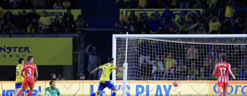 Un gol de Las Palmas en el descuento deja al Atlético de Madrid fuera de la pelea por la liga
