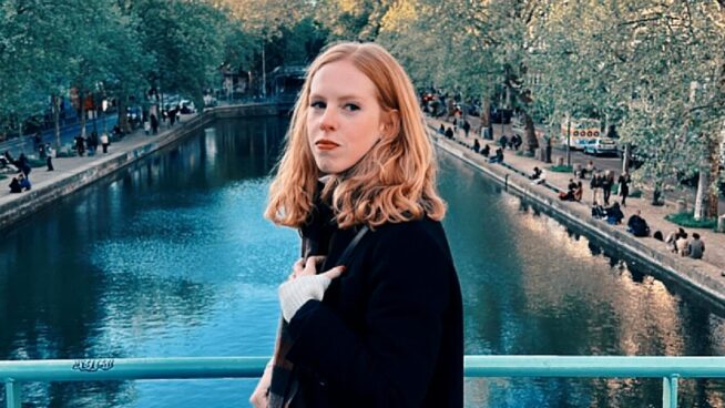 La nueva vida de Lilith Verstrynge en París tras abandonar Podemos entre medias verdades