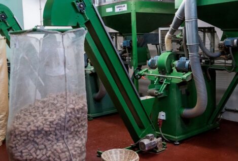 La producción industrial bajó un 2,4% en febrero y suma dos meses en negativo