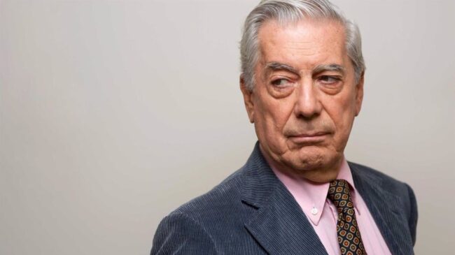 Contorsiones y 'selfies' por Vargas Llosa