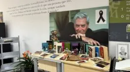 El libro de condolencias de la biblioteca Vargas Llosa en Madrid sigue habilitado este martes