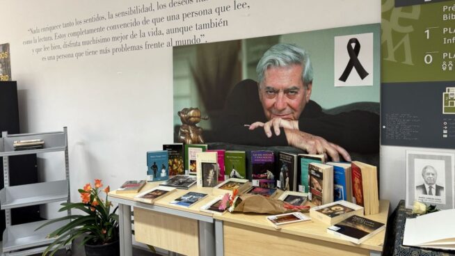 El homenaje de Madrid a Vargas Llosa: un libro de condolencias y un espacio en su memoria