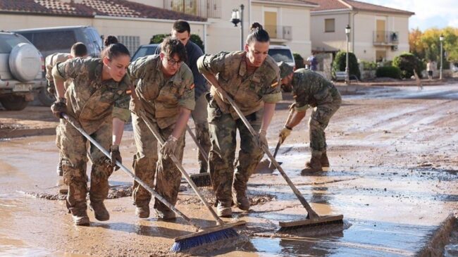 El Gobierno crea una medalla para reconocer la labor de las Fuerzas Armadas durante la dana