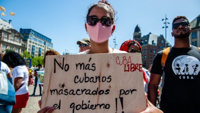 La Habana bloquea la acreditación para que los médicos cubanos ejerzan en España