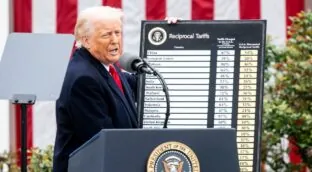 EEUU tacha de error «flagrante» el fallo sobre aranceles y planea recurrir al Supremo