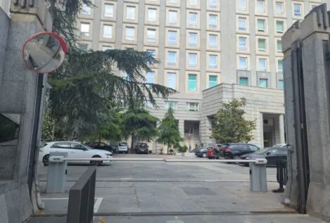 El Ministerio de Defensa sufre cortes de luz un día después del apagón