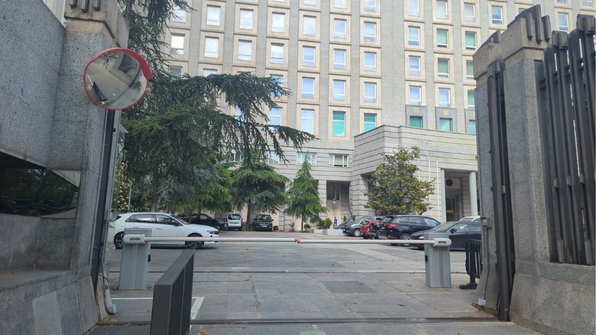 El Ministerio de Defensa sufre cortes de luz un día después del apagón