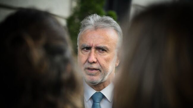 El ministro Torres suspende su agenda hasta que se recupere de su operación por cáncer