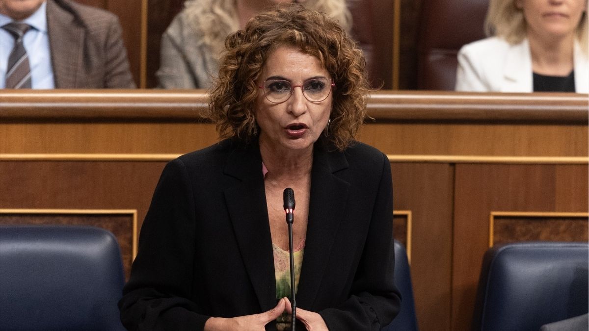Montero niega que exista un acuerdo arancelario que «beneficie» a Junts o Cataluña