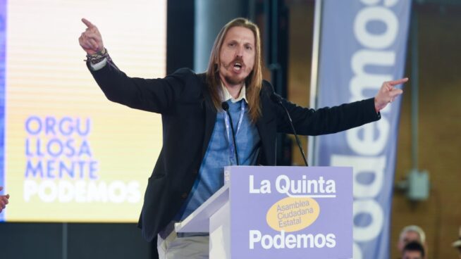 Podemos tacha al Gobierno «lamebotas del fascista Trump» por la visita de Cuerpo a EEUU